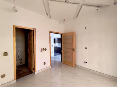 3 marla lower portion for rent in palm villas