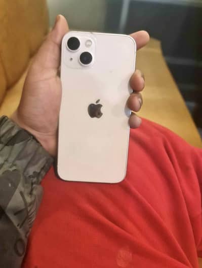 iPhone 13 (256GB) in excellent 10/10 condition. Battery health is 90%