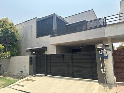 4 Beds Beautiful 10 Marla Villa for Sale in Ex Park View DHA Phase 8 Lahore .