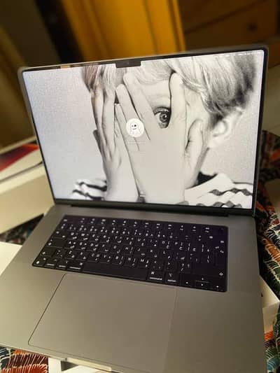 Apple MacBook pro 16 2022 16gb 1tb with box