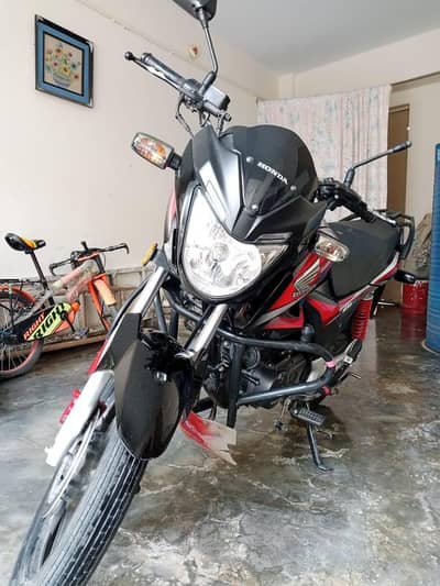 Honda CB 150F black edition