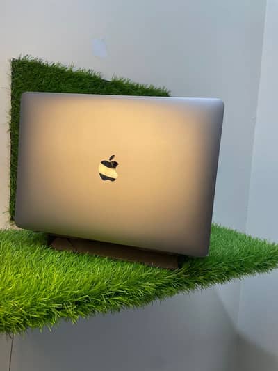 Apple MacBook air 2019 core i5/ 8 128 gb