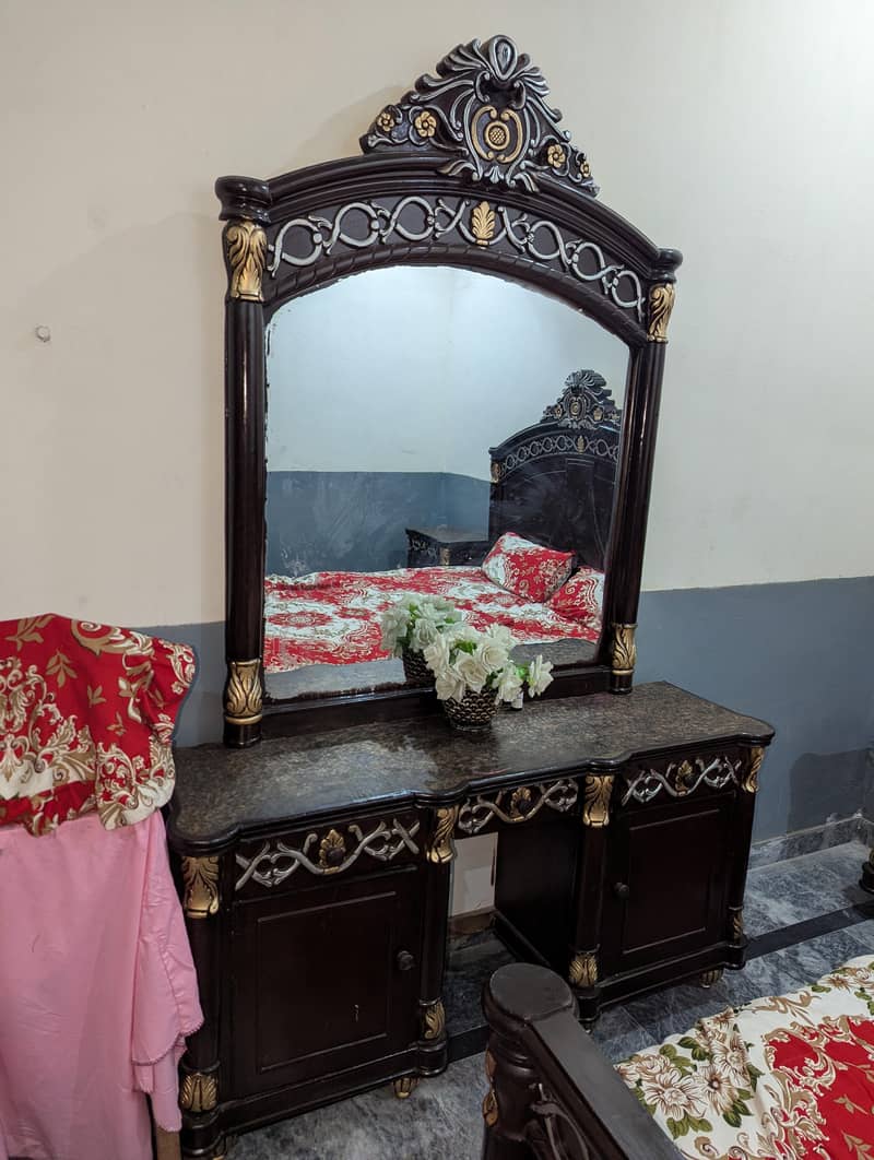 bed dressing 2 sidtable 1