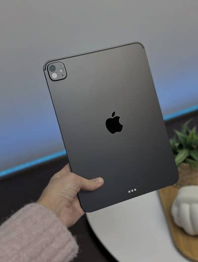 Apple iPad Pro 11 inches M5