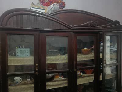 showcase Bartan wali Almari