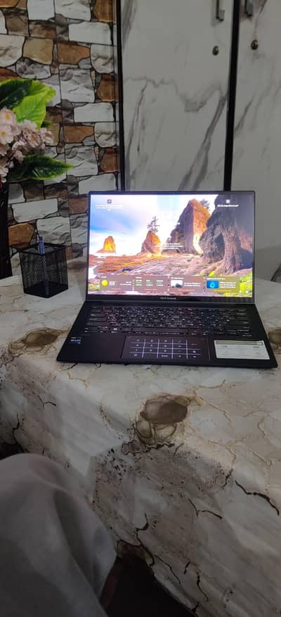 Asus Zeenbook 14 2.8 k OLED Display, Touch Screen, Intel Evo Certified