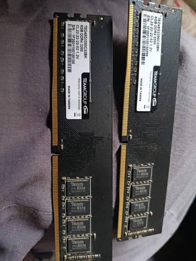 Selling 8gb 2 Sticks DDR4 Rams 3200mhz 8x2