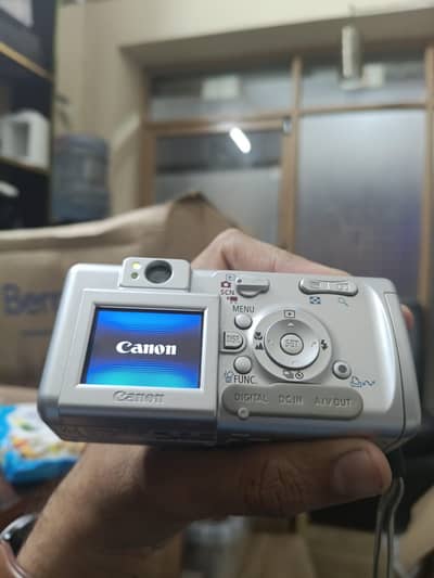 Canon 3.2 MEGA PIXELS DIGITAL CAMER