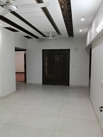 4 Bedrooms Drawing Lounge Flat Available For Sale At Prime Location of Bahadurabad