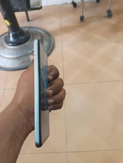 all oka h chlye m camera b a1 h bs back ka color utra Huwa h