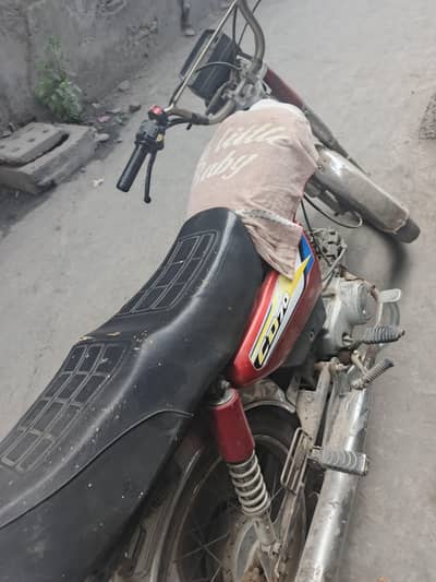 road prices 2016 model sari sai chal rii hai kuch kam hona hai