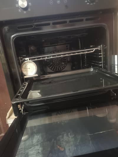 Gas Oven in a very good condition capacity 70 litres