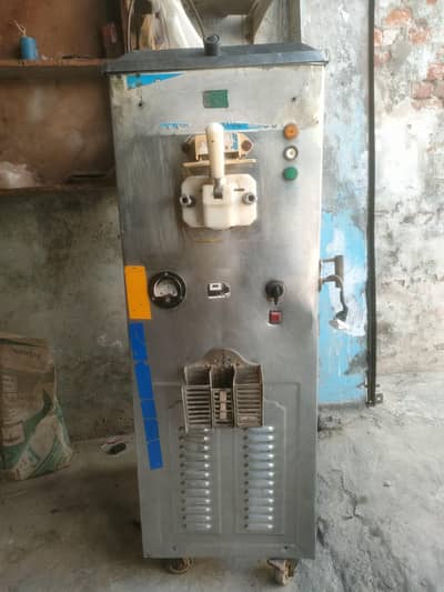 Ice cream making machine