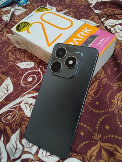 USED MOBILE with Box or charger Tecno spark 20
