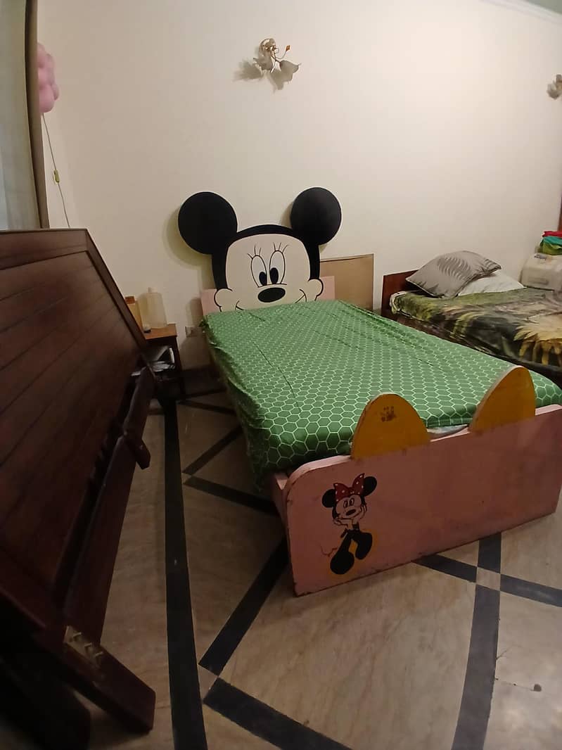 Character bed 0