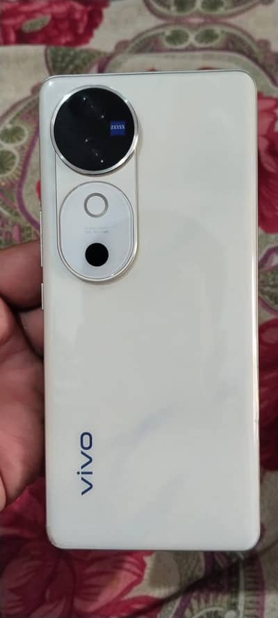 VIVO V40