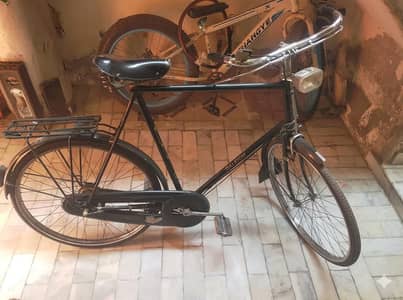 Classic Road Bicycle in Good Condition – Smooth Ride