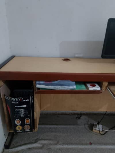 Computer table