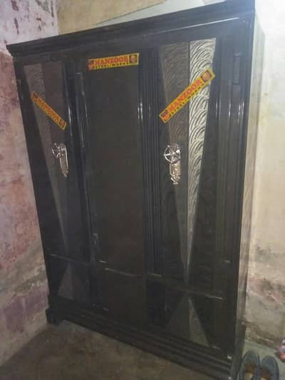Iron 3door wardrobe in mint condition