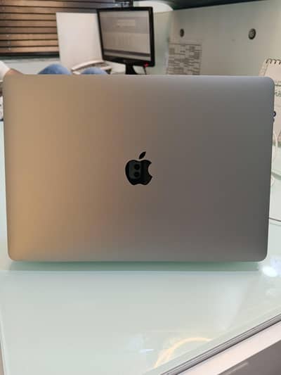 macbook pro model a2251 emc 3348 13 inch 2020.4