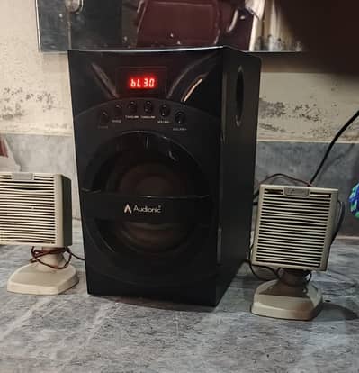 Audionic woofer full vip sound full  vip bass kisi kisam ka fault ni