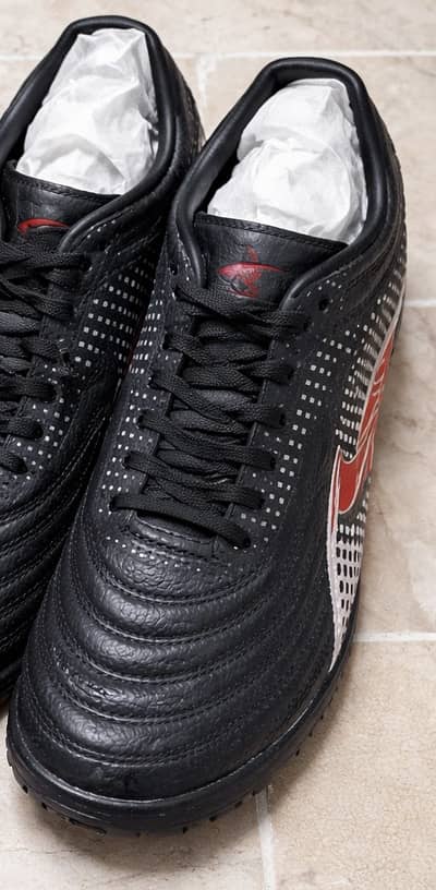 Football grippers size( 7.5 usa 40 uk )