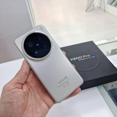 vivo x200 pro with box and original accessories and invoice