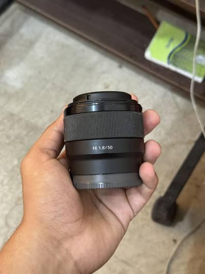 Sony FE 50mm f/1.8 Lens with Box