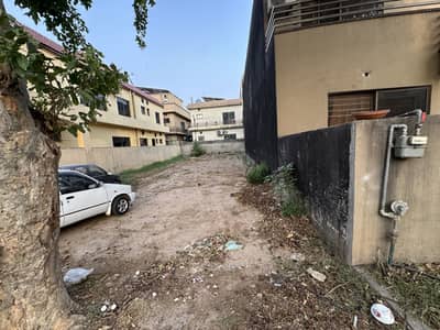 10 MARLA H ROAD BOULEVARD PRIME LOCATION