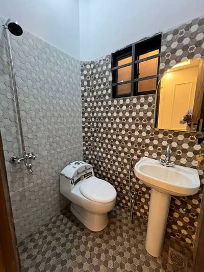 8 MARLA LOWER PORTION FOR RENT IN MILITARY ACCOUNT COLLEGE ROAD LAHORE