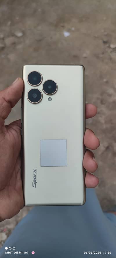 new divice  koye fault nhi hen charger & box