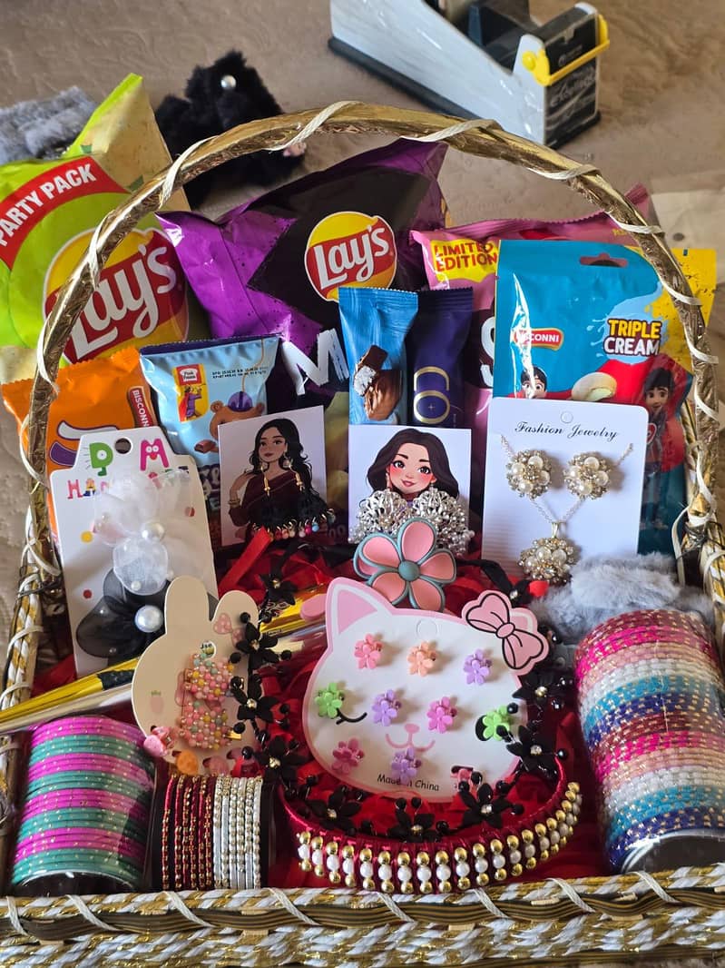 GIFT BASKETS/ CUSTOM/ CUSTOMIZED GIFT EID BASKETS 8