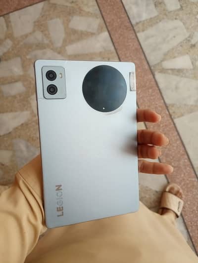 legin 12/256 144hz display