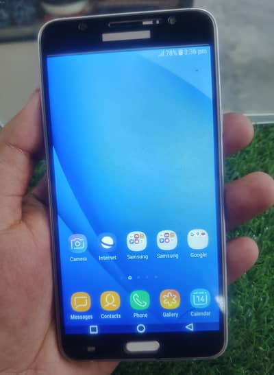 SAMSUNG J7 2gb ram 16gb rom
