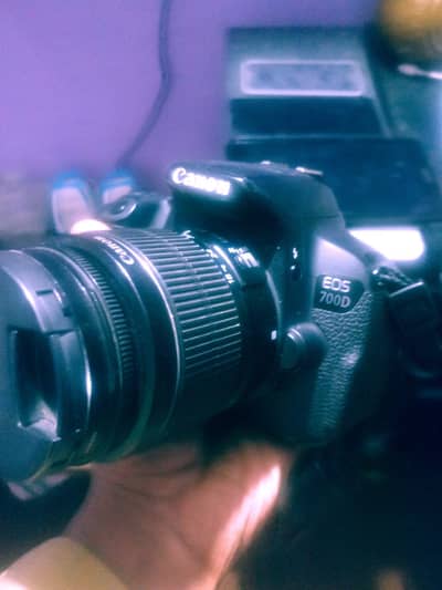 Canon 700d DSLR camera se . 18.55mm auto focus lens