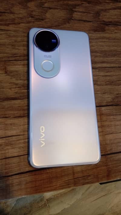 Vivo V50 12/256gb