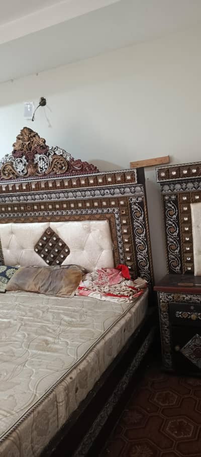 king bed set two said tebal with draising for sale in good lucking