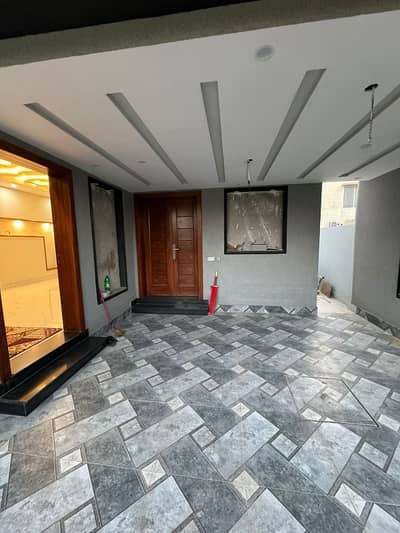 8 Marla House for sale bahria Orchard OLC-D block  Facing park, owner built house, near to main road, prime location, modern Elevation