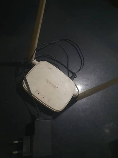 Double Antenna Tenda Router for Sale.