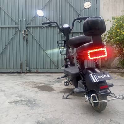 FOR SALE EVEE Scooty