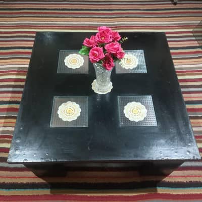 table for sale in new condition no damage