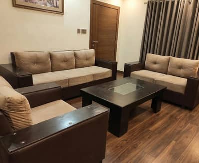 Modern and Luxury Sofa Set. 6 seat + table wooden