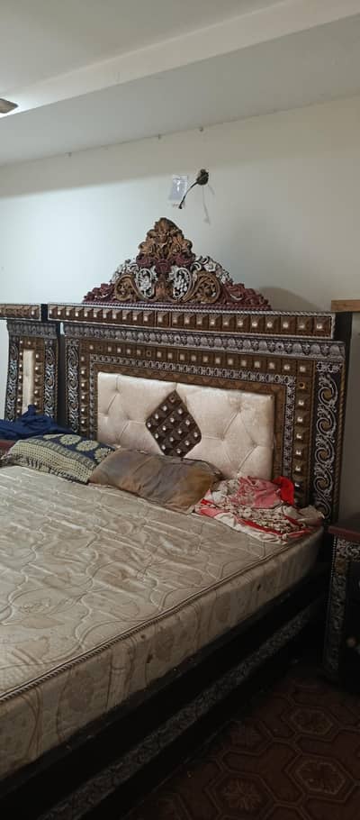 king bed set two said tebal with draising for sale in good lucking