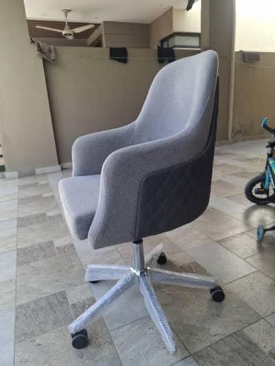 brand new visitor executive chair