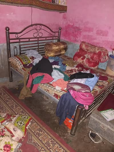 Heavy Gauge Stainless Steel Single Bed with Premium Mattress