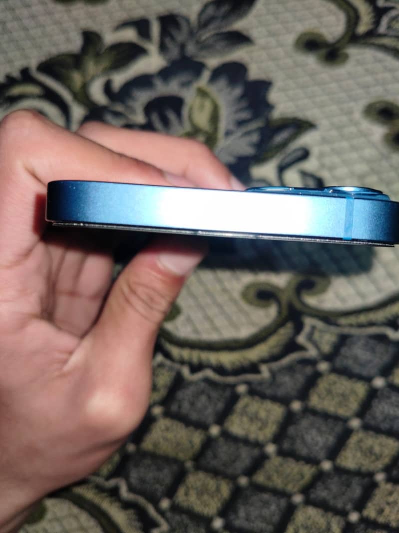 Iphone 13 4