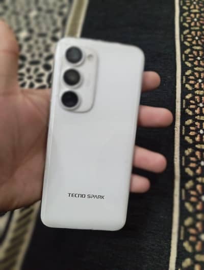 Tecno spark 40 pro plus