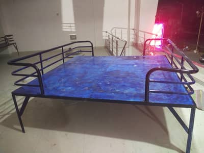 full size table with new carpet very solid