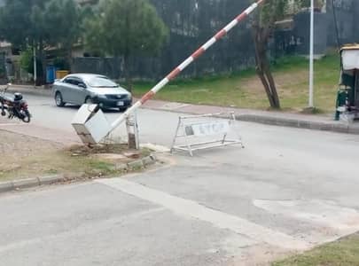 Corner Plot For Sale in Overseas 2