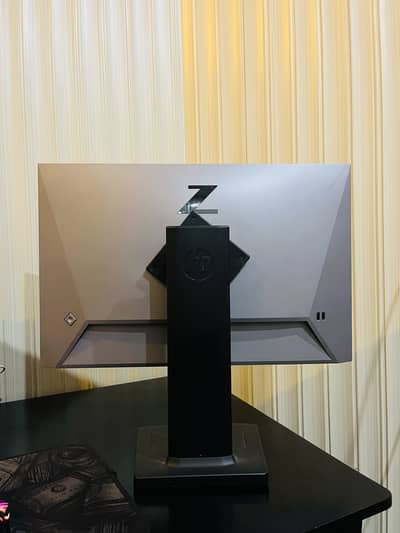 HP Z-Series Monitor — 24 Inches